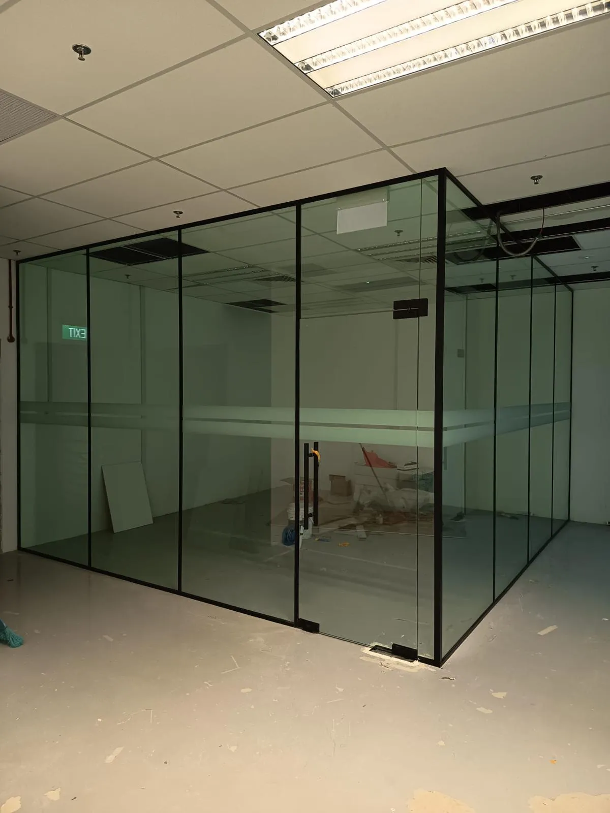 Office privacy glass installation