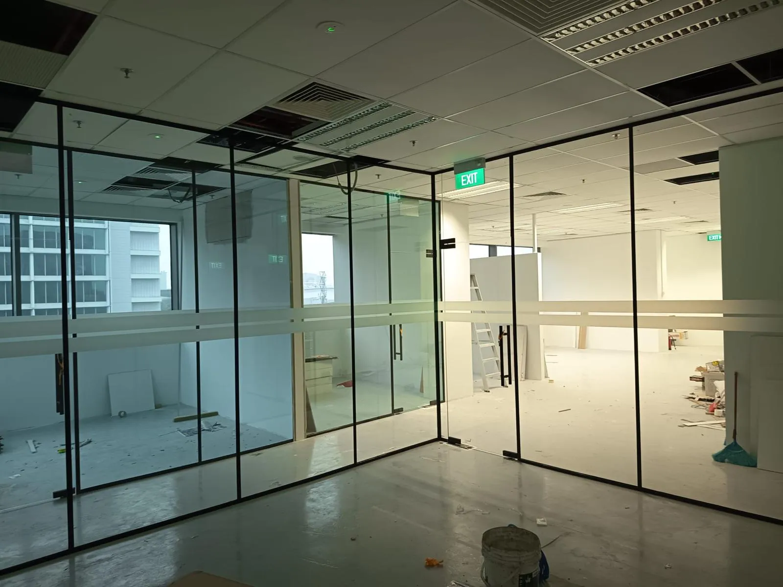 Full office glass partition