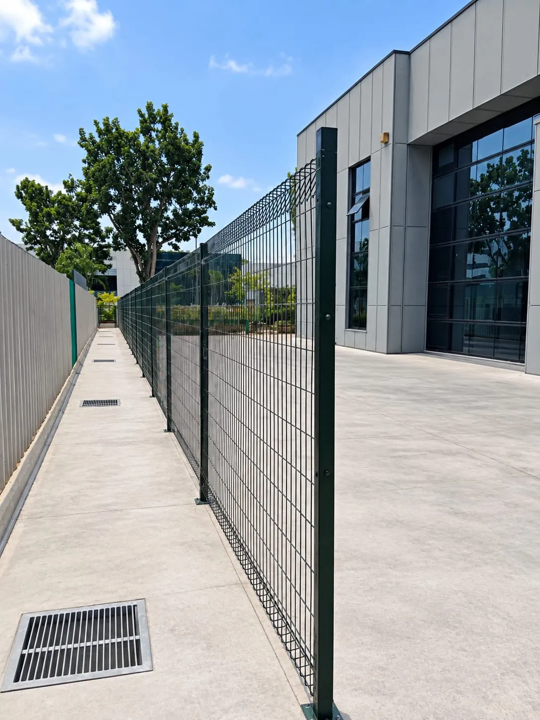 Install Commercial Building Outside BRC Fencing